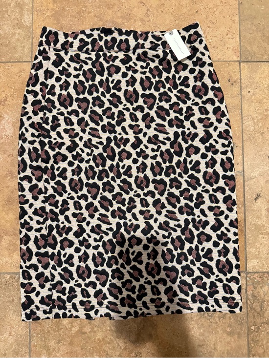 Anthropologie Dresses & Skirts - Anthropologie Leopard-Print Pencil Skirt in Pink and Black
